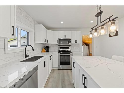 21 Canby Street, Allanburg, ON - Indoor Photo Showing Kitchen With Upgraded Kitchen