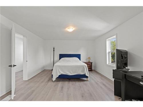 21 Canby Street, Allanburg, ON - Indoor Photo Showing Bedroom