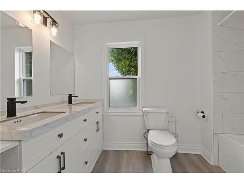 21 Canby Street, Allanburg, ON - Indoor Photo Showing Bathroom