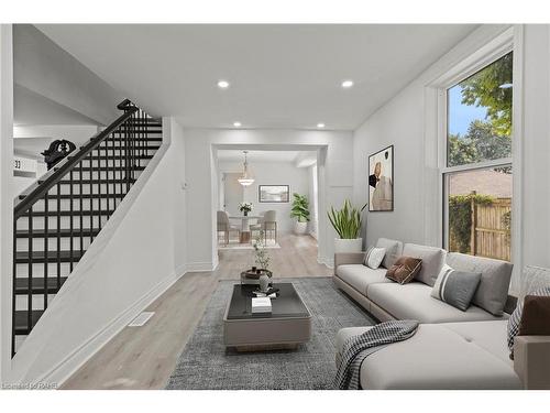 21 Canby Street, Allanburg, ON - Indoor Photo Showing Living Room