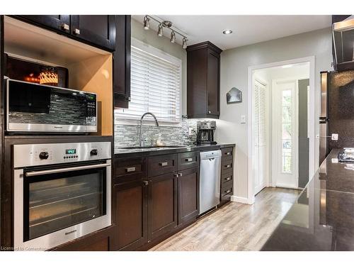 37 Gainsborough Road, Hamilton, ON - Indoor Photo Showing Kitchen