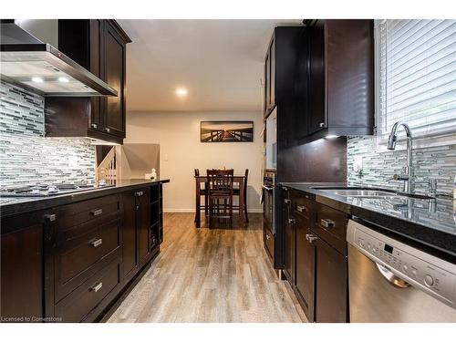 37 Gainsborough Road, Hamilton, ON - Indoor Photo Showing Kitchen With Upgraded Kitchen