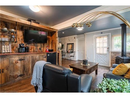 37 Gainsborough Road, Hamilton, ON - Indoor Photo Showing Living Room