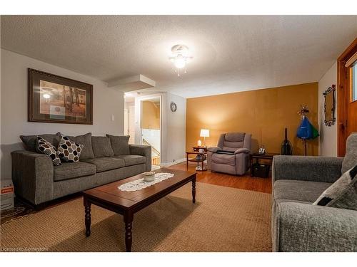 37 Gainsborough Road, Hamilton, ON - Indoor Photo Showing Living Room