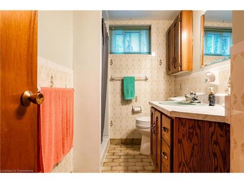 37 Gainsborough Road, Hamilton, ON - Indoor Photo Showing Bathroom