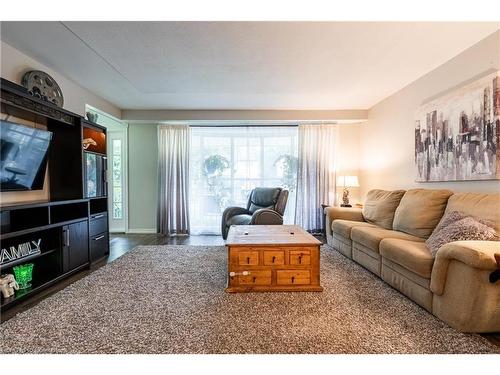 37 Gainsborough Road, Hamilton, ON - Indoor Photo Showing Living Room