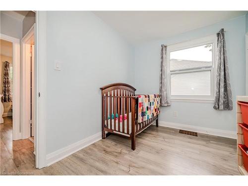 153 East 18Th Street, Hamilton, ON - Indoor Photo Showing Bedroom