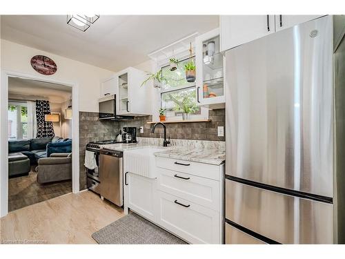 153 East 18Th Street, Hamilton, ON - Indoor Photo Showing Kitchen