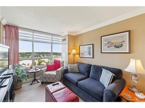 1601-26 Hanover Road, Bramalea, ON - Indoor Photo Showing Living Room