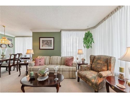 1601-26 Hanover Road, Bramalea, ON - Indoor Photo Showing Living Room