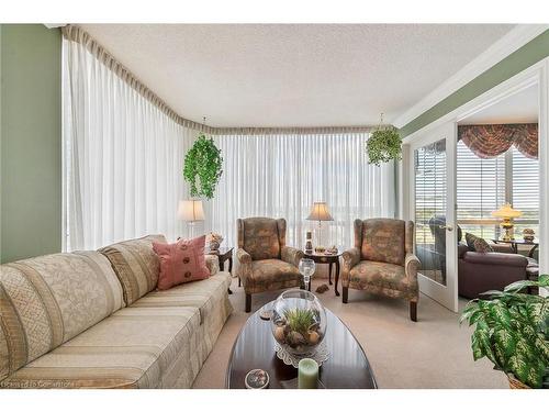 1601-26 Hanover Road, Bramalea, ON - Indoor Photo Showing Living Room