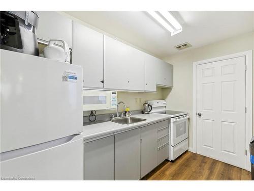 1601-26 Hanover Road, Bramalea, ON - Indoor Photo Showing Kitchen