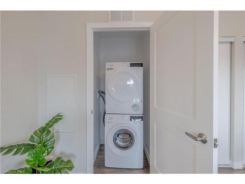 902-15 Queen Street S, Hamilton, ON - Indoor Photo Showing Laundry Room