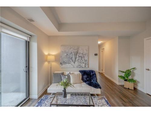 902-15 Queen Street S, Hamilton, ON - Indoor Photo Showing Living Room