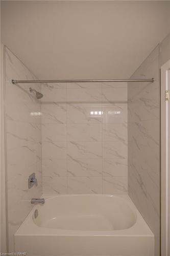 902-15 Queen Street S, Hamilton, ON - Indoor Photo Showing Bathroom