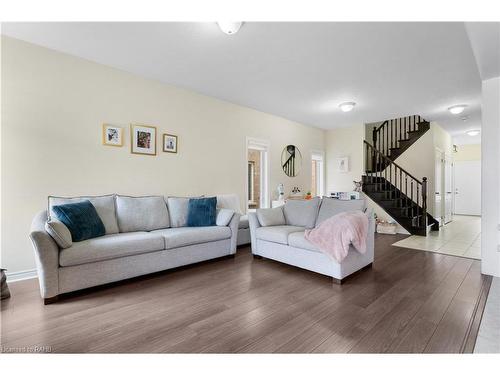 4456 Saw Mill Drive, Niagara Falls, ON - Indoor Photo Showing Living Room