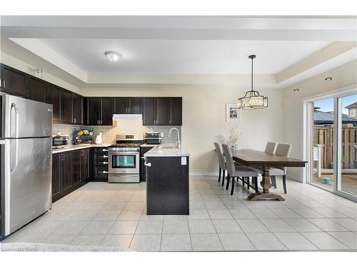 4456 Saw Mill Drive, Niagara Falls, ON - Indoor Photo Showing Kitchen