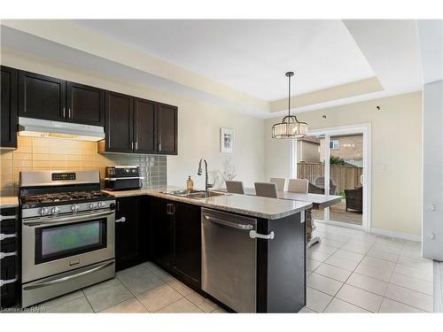 4456 Saw Mill Drive, Niagara Falls, ON - Indoor Photo Showing Kitchen With Double Sink