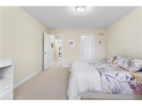 4456 Saw Mill Drive, Niagara Falls, ON - Indoor Photo Showing Bedroom