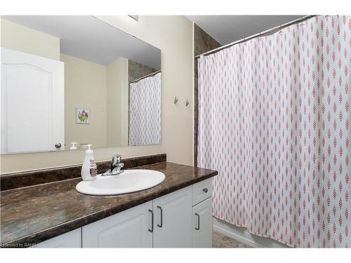 4456 Saw Mill Drive, Niagara Falls, ON - Indoor Photo Showing Bathroom