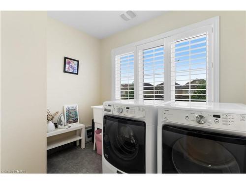 4456 Saw Mill Drive, Niagara Falls, ON - Indoor Photo Showing Laundry Room