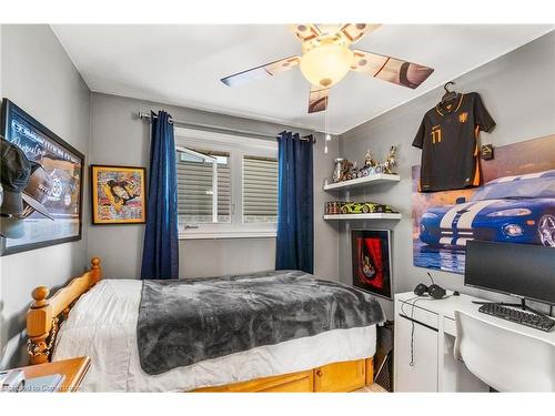 24 Cumberland Street, Brantford, ON - Indoor Photo Showing Bedroom