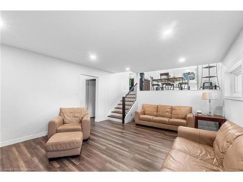 24 Cumberland Street, Brantford, ON - Indoor Photo Showing Living Room