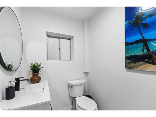 24 Cumberland Street, Brantford, ON - Indoor Photo Showing Bathroom