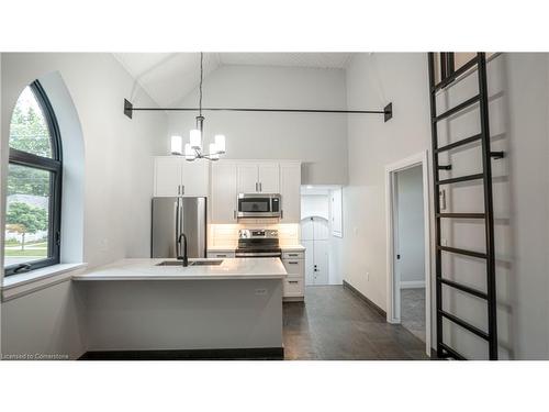 4 (Upper)-130 Elgin Street, Brantford, ON - Indoor Photo Showing Kitchen