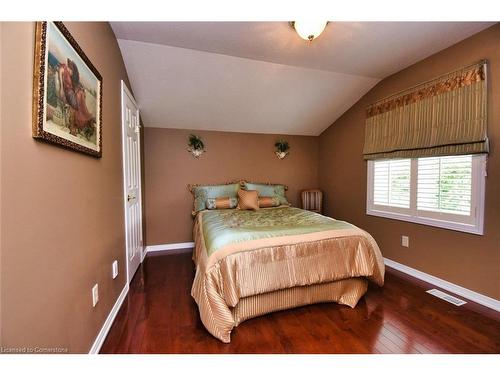 64 Gravenhurst Trail, Hamilton, ON - Indoor Photo Showing Bedroom