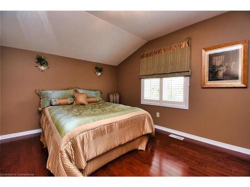 64 Gravenhurst Trail, Hamilton, ON - Indoor Photo Showing Bedroom