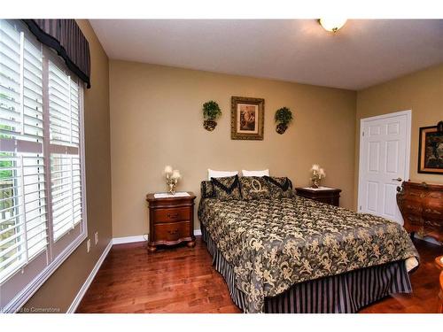 64 Gravenhurst Trail, Hamilton, ON - Indoor Photo Showing Bedroom