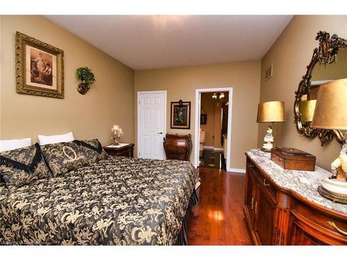 64 Gravenhurst Trail, Hamilton, ON - Indoor Photo Showing Bedroom