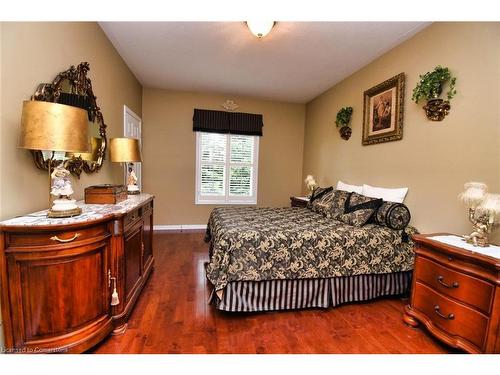 64 Gravenhurst Trail, Hamilton, ON - Indoor Photo Showing Bedroom