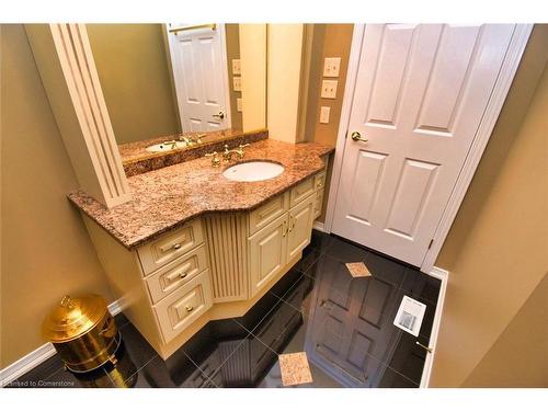 64 Gravenhurst Trail, Hamilton, ON - Indoor Photo Showing Bathroom