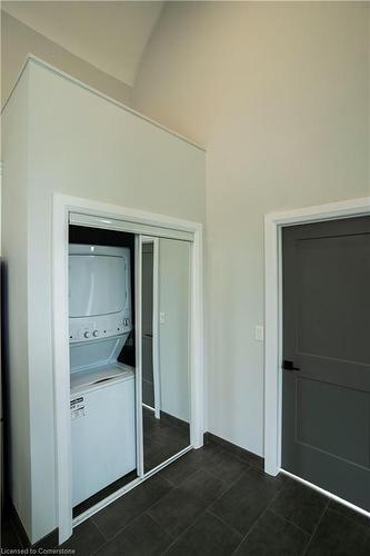 6 (Upper)-130 Elgin Street, Brantford, ON - Indoor Photo Showing Laundry Room