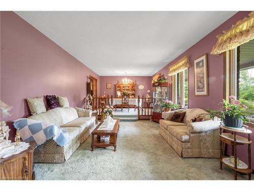 2808 Dominion Road, Ridgeway, ON - Indoor Photo Showing Living Room