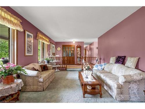 2808 Dominion Road, Ridgeway, ON - Indoor Photo Showing Living Room