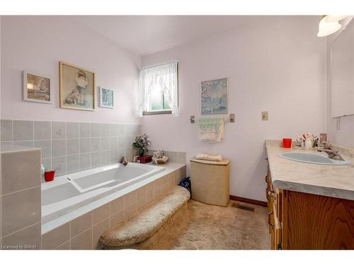 2808 Dominion Road, Ridgeway, ON - Indoor Photo Showing Bathroom