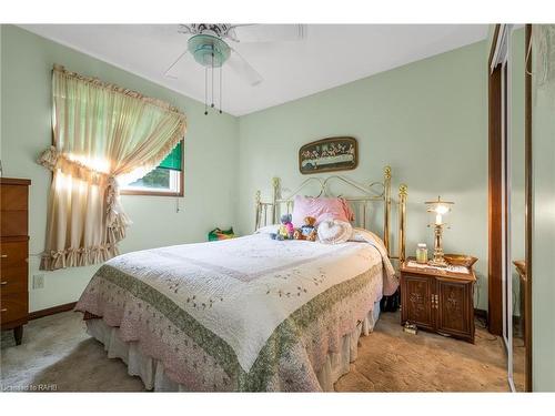 2808 Dominion Road, Ridgeway, ON - Indoor Photo Showing Bedroom