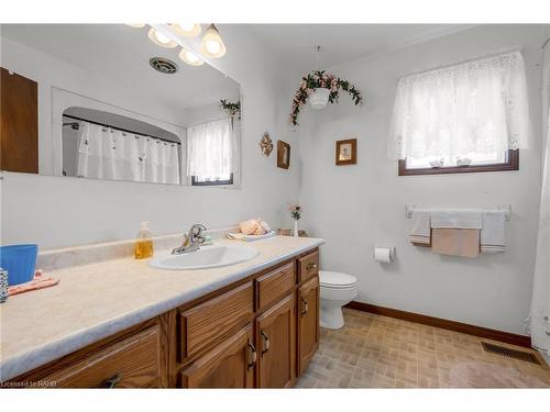 2808 Dominion Road, Ridgeway, ON - Indoor Photo Showing Bathroom