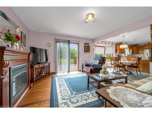 2808 Dominion Road, Ridgeway, ON - Indoor Photo Showing Living Room With Fireplace