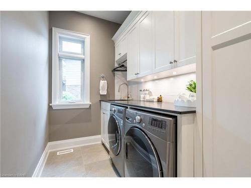 257 Surrey Drive, Oakville, ON - Indoor Photo Showing Laundry Room