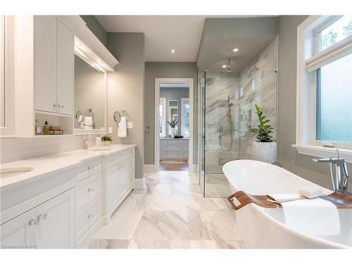 257 Surrey Drive, Oakville, ON - Indoor Photo Showing Bathroom