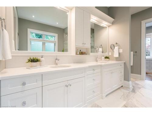 257 Surrey Drive, Oakville, ON - Indoor Photo Showing Bathroom