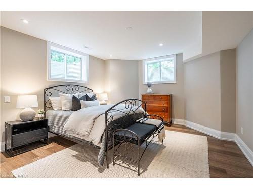 257 Surrey Drive, Oakville, ON - Indoor Photo Showing Bedroom