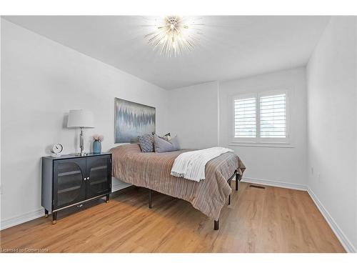 3-97 Sunvale Place, Stoney Creek, ON - Indoor Photo Showing Bedroom