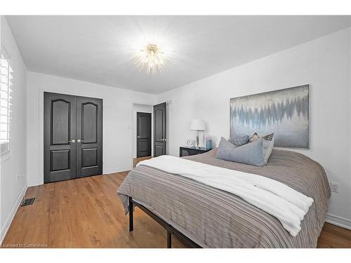 3-97 Sunvale Place, Stoney Creek, ON - Indoor Photo Showing Bedroom