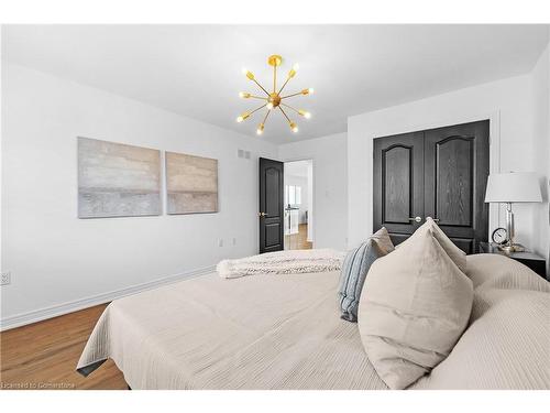 3-97 Sunvale Place, Stoney Creek, ON - Indoor Photo Showing Bedroom