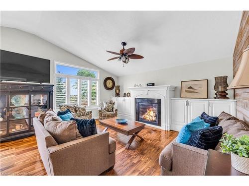 7 Pembroke Circle, Grimsby, ON - Indoor Photo Showing Living Room With Fireplace